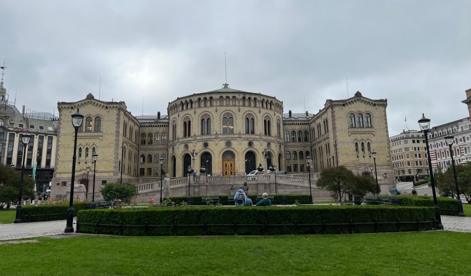 bildet viser Stortinget